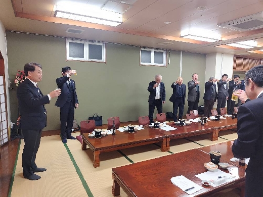 船津輝佳専務理事乾杯のご発声