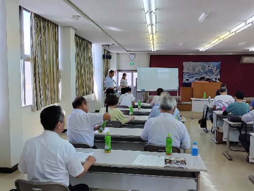 研修の様子（司会：長谷川清様）