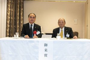 内山会長（左）堀越顧問（右）